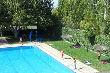 בקתות Camping Fuente De Piedra