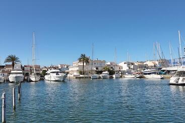 ツーリストアパートメント Nautic Empuriabrava