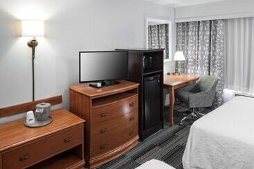 Апарт-отель Hampton Inn & Suites Tulare