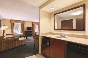 فندق Hampton Inn & Suites Lake George