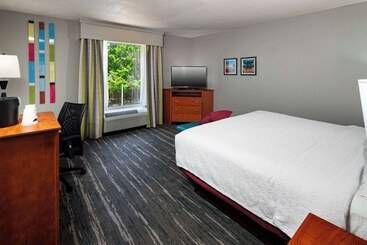 Отель Hampton Inn & Suites Mobile I 65@ Airport Blvd