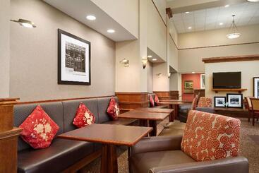 هتل Hampton Inn & Suites Williamsburg Central