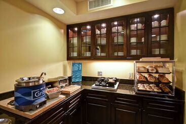 هتل Homewood Suites By Hilton Charleston Airport