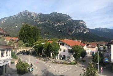 هتل Roter Hahn Bed & Breakfast