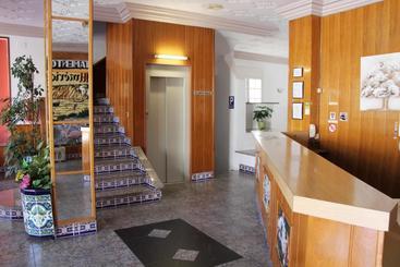 Жильё для туристов Apartamentos Las Americas   Blanes Beach