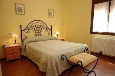 مسافرخانه Masia Del Cura