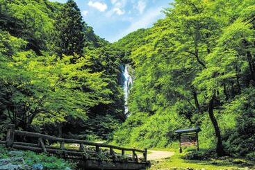 בית מלון כפרי Ooedo Onsen Monogatari Terunoyu