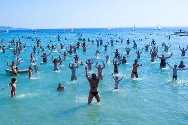 منتجع Pine Beach Pakostane Glamping Homes   All Inclusive Light