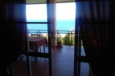 레지던스 Al Moniz