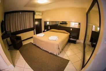 Delupo Hotel Livin Studios