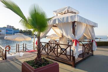 호텔 Granada Luxury Okurcalar