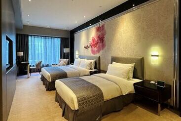 هتل Grand Emperor