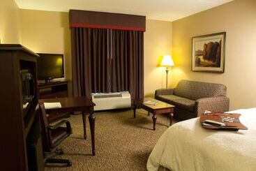 Отель Hampton Inn Spring Lake Fayetteville