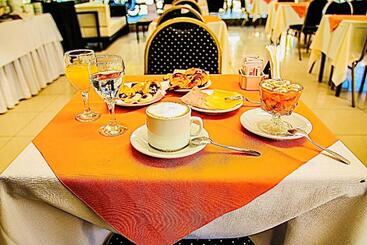 فندق Hostal Del Sol Spa