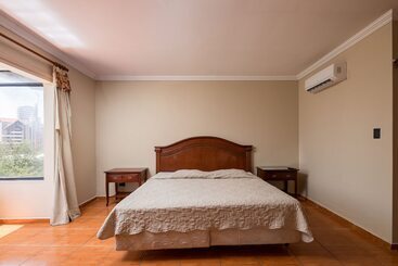 هتل Puerta Del Rey