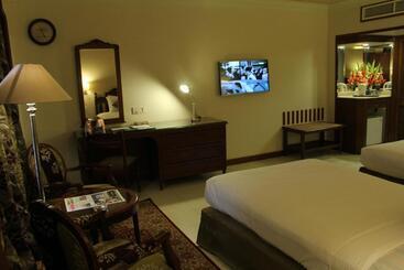 Regent Plaza Hotel & Convention Centre