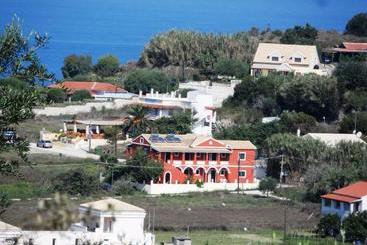 شقق خاصة سياحية Logas Beach Studios Peroulades Corfu