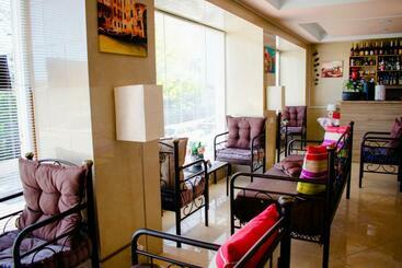 هتل Nikolakakis Rooms Lavrio