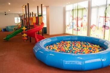 בית מלון כפרי R&f Princess Cove At R&f Mall