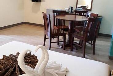 هتل Sea Garden Resort Iloilo