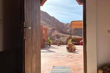 호텔 Tafsut Dades Guesthouse Stay With Locals