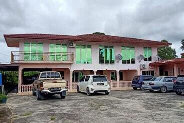 בית מלון כפרי Oyo 90349 Anique Hoemstay