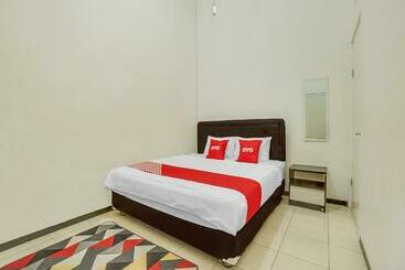 בית מלון כפרי Oyo 90684 Happy Homestay Syariah