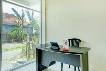 هتل Oyo 90690 Pondok Dukuh