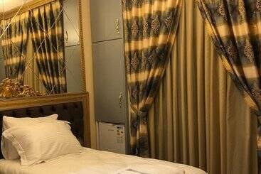 Golden Hi̇ll Hotel Downtown