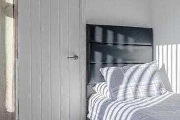 펜션 Room In Guest Room   Family Room With Private Bathroom