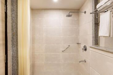 Red Fox By Lemon Tree Hotels, Neelkanth