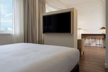 בית מלון כפרי Doubletree By Hilton Sittard