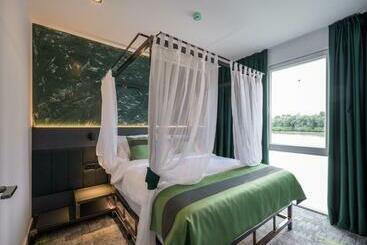 Joy 5 Hotel & Spa