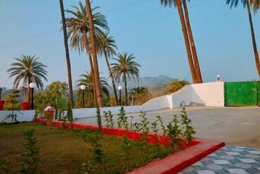 Пансион Laxmanji Villas