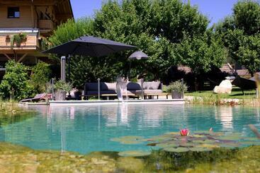 هتل آپارتمان The Matthew   Copper Lodge