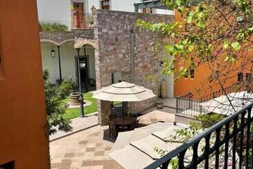 فندق Arista 1026