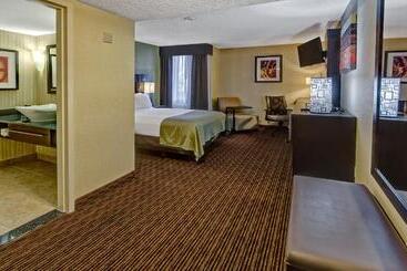 Clarion Hotel & Suites Conference Center Memphis Airport