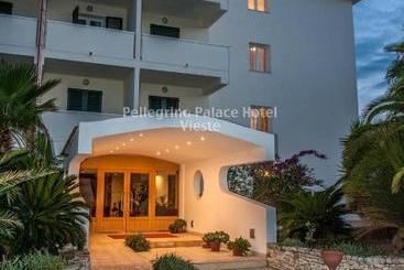 Отель Pellegrino Palace