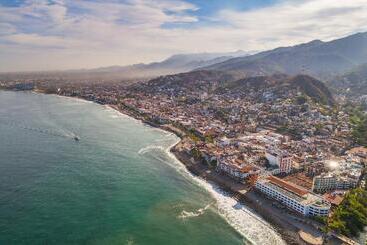 בית מלון כפרי Grand Miramar All Luxury Suites & Residences