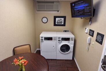 هتل Hampton Inn & Suites Alexandria