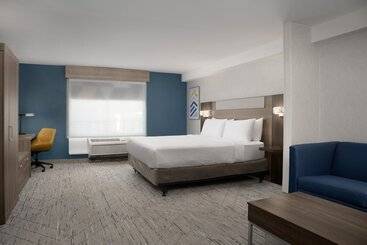 هتل Holiday Inn Express & Suites Alexandria   Fort Belvoir, An Ihg