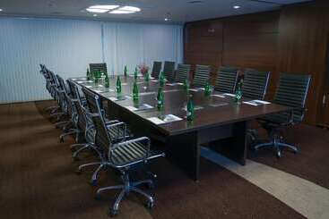 Howard Johnson La Cañada Hotel & Suites