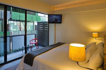 هتل Las Suites Campos Eliseos