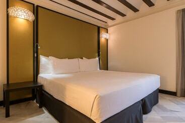 هتل Palacio Marques De Arizon