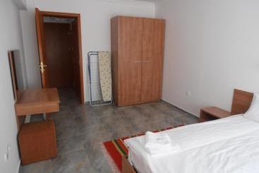 ツーリストアパートメント Monastery 3 Apartments Tmf