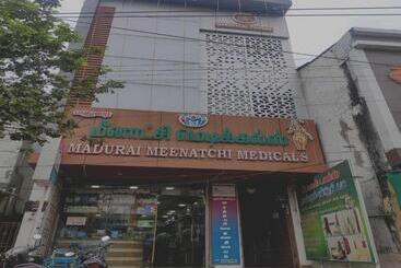 Отель Oyo 82409 Madurai Meenatchi Tower