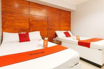 호텔 Reddoorz @ 77 Travellers Inn Malolos Bulacan