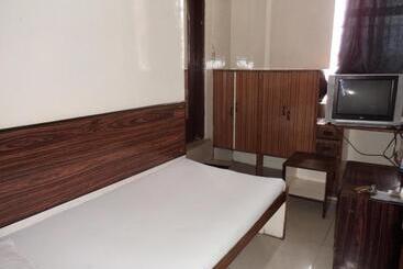 בית מלון כפרי Embassy