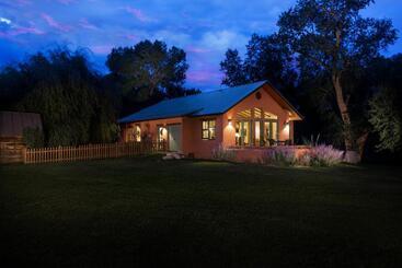 مبيت وإفطار Blue Lake Ranch