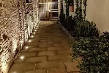 مسافرخانه Palazzo 42   Boutique Hotel & Suites